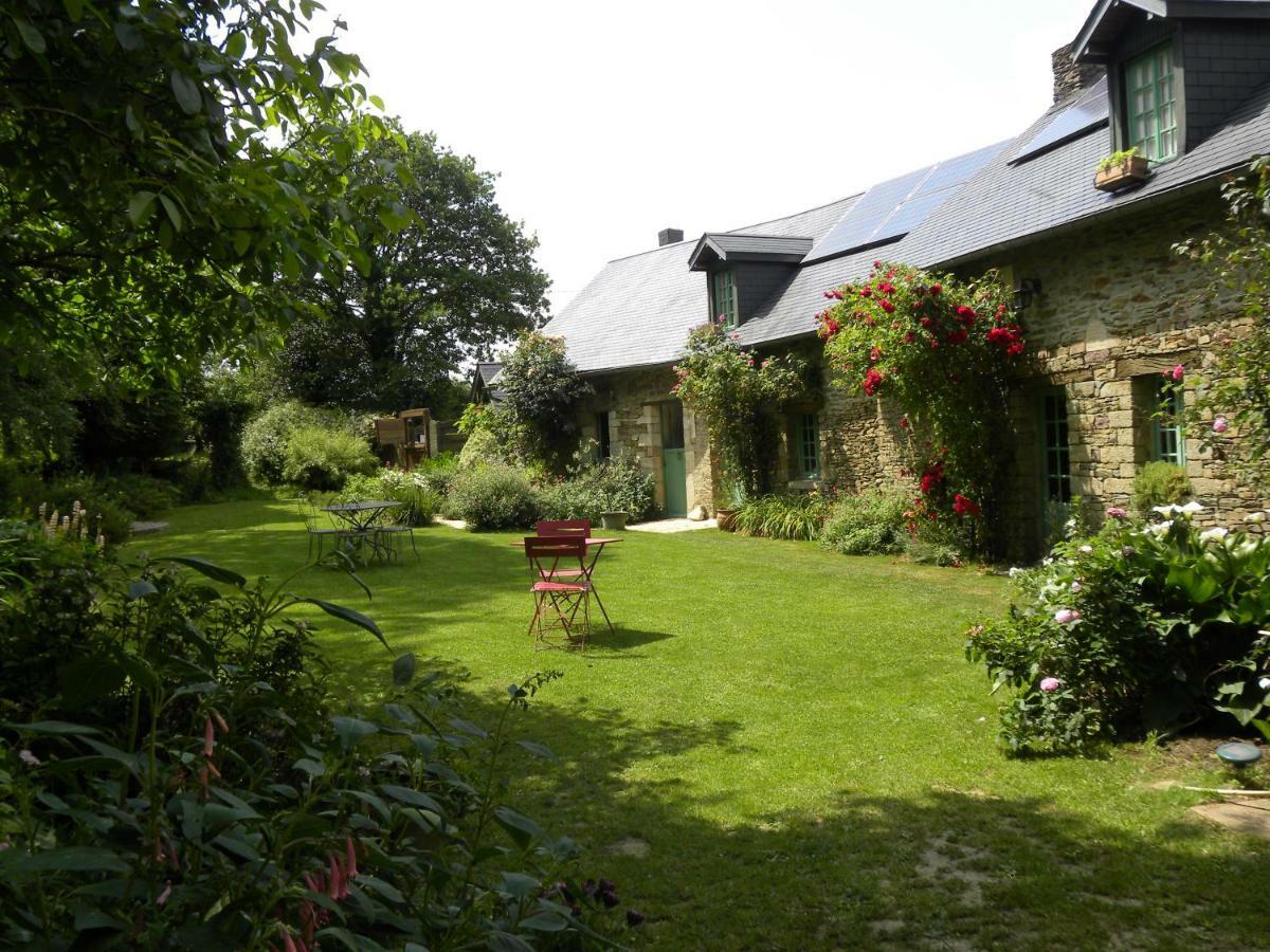 Le Lavoir De Julia Bed & Breakfast Bourgvallees Exterior photo