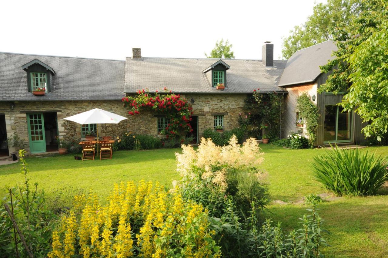 Le Lavoir De Julia Bed & Breakfast Bourgvallees Exterior photo